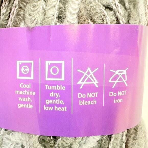 Annies Hook & Needle Kit Club Crochet Kit "Its A Wrap" - New - Picture 6 of 9